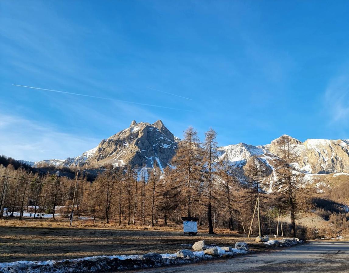 Auberge Des Aiguilles Hotel Entraunes Eksteriør billede